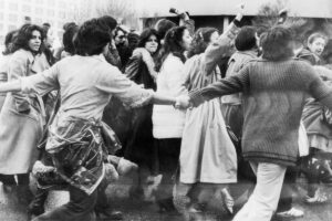 Протест против ношения хиджаба в центре Тегерана, 10 марта 1979 г.